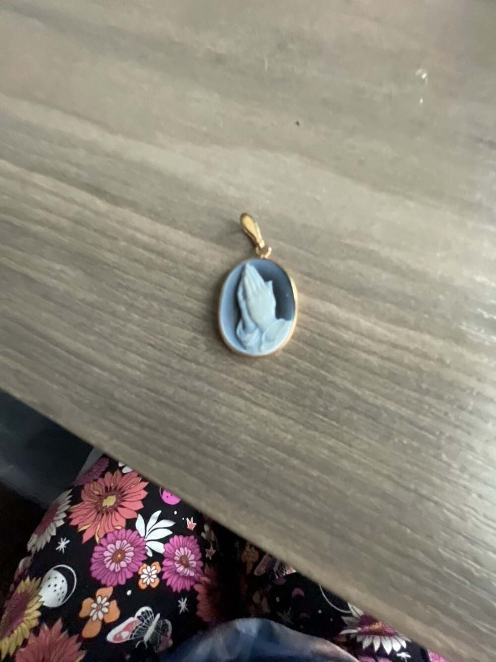 14Kt Yellow Gold Praying Hands Cameo Pendant